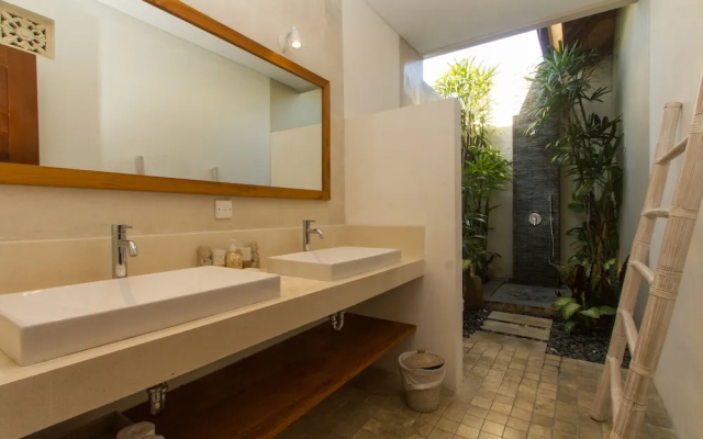 Echo Beach Villa & Apartment