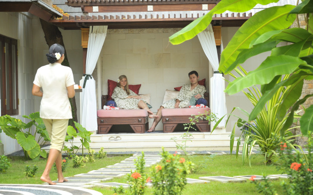 Holiday Island Resort & Spa