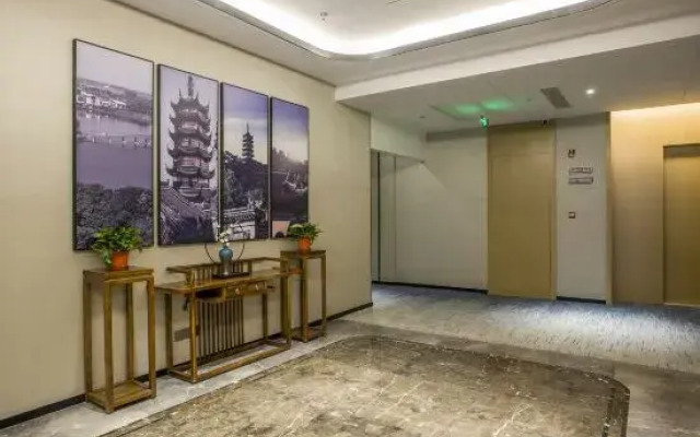 Magnotel (Zhenjiang South Railway Station Greenland Plaza Branch)