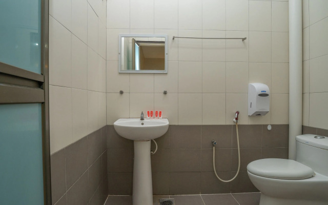 OYO 90576 Holiday Dive Inn