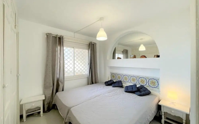 Seaside Flat With Shared Pool