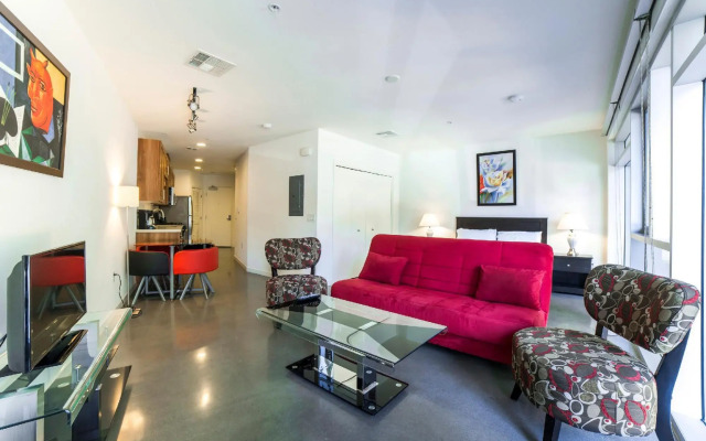 Ginosi Wilshire Apartel