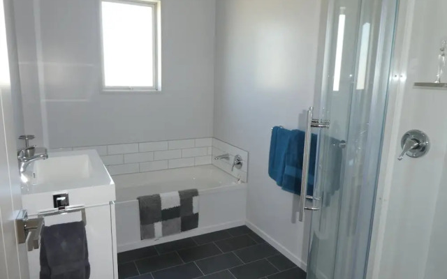 Manuka Retreat