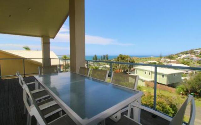 Breakers 1, 13 East Street