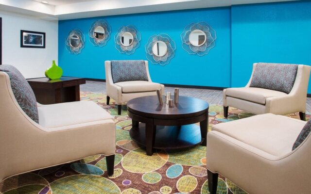 Holiday Inn Express & Suites Wyomissing by IHG