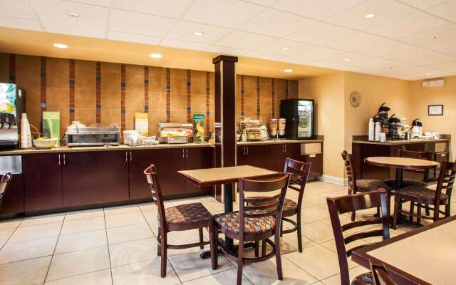 Quality Inn and Suites St Charles - West Chicago