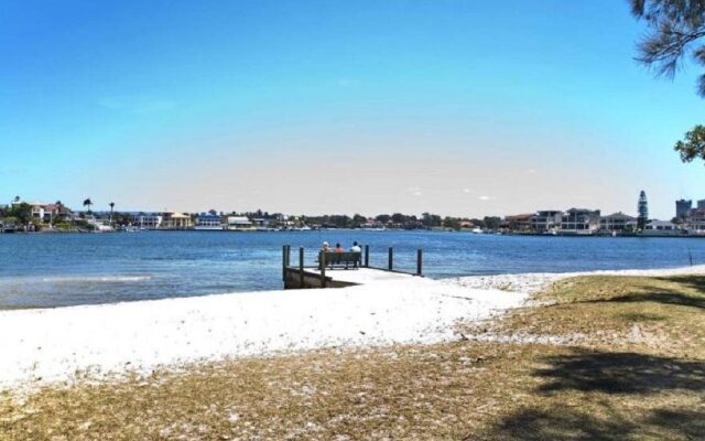 Budds Beach Apartments
