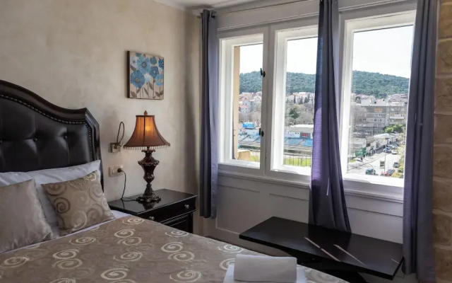 Queen Mary Luxury Rooms Split