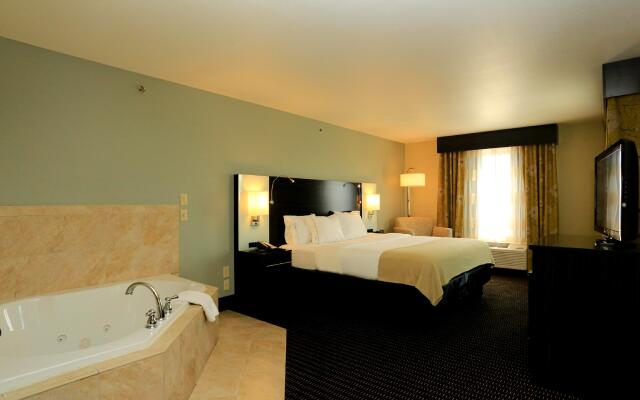 Holiday Inn Express Hotel & Suites Marion Northeast by IHG