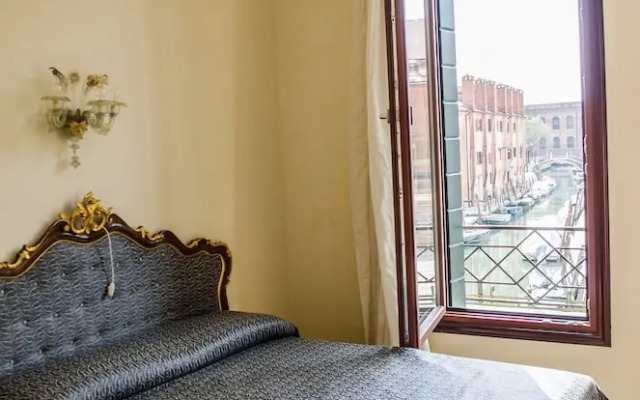 Grimaldi Apartments Ca' Lucy Canal views