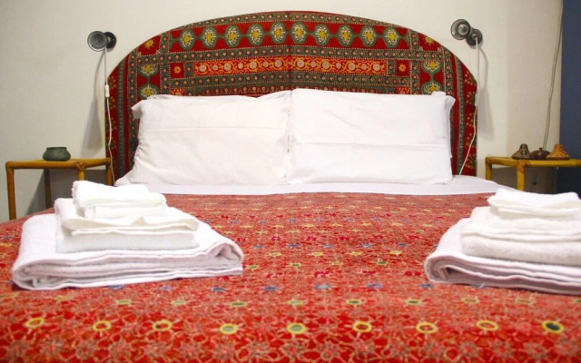 Ethnic Apt in Testaccio's Heart, Serviced by Hostmaker