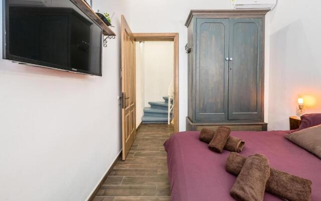 Kharmen A 1565s House with Seaviews
