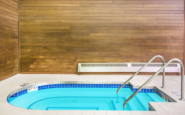 Days Inn & Suites by Wyndham Wausau