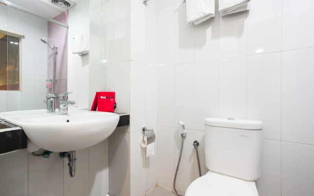 RedDoorz near Hawaii Water Park