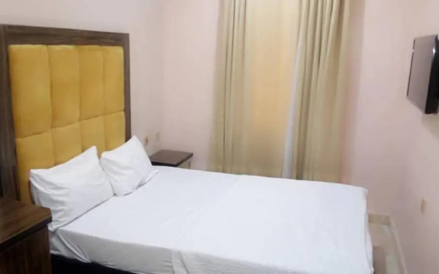 Gold Crown Hotel