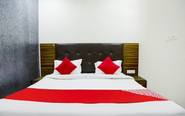 OYO 22825 Hotel Crown Stay inn