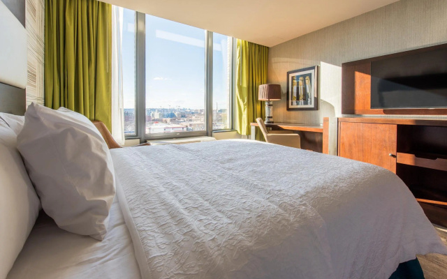 Hampton Inn & Suites Washington DC-Navy Yard