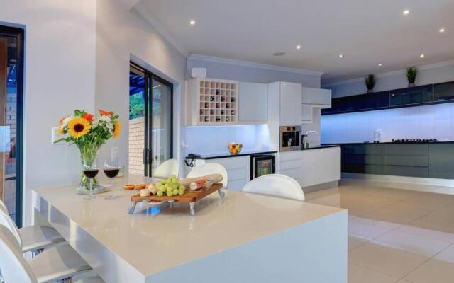 Num Num House 6 Sleeper