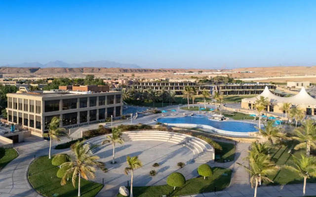 Golden Tulip Sharma Resort