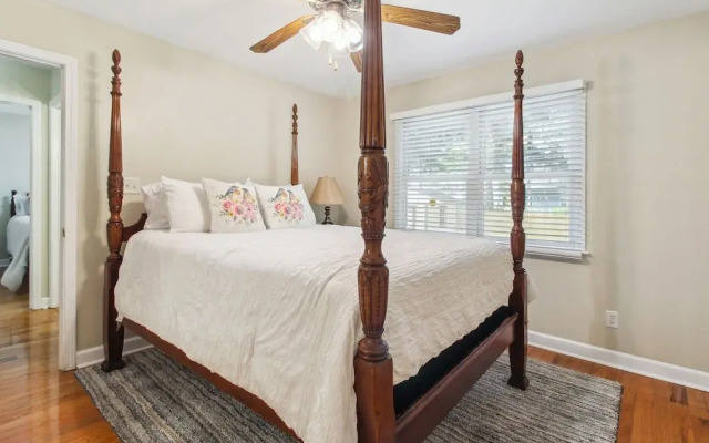 Savannah Home w/ Patio & Grill ~ 2 Mi to Downtown