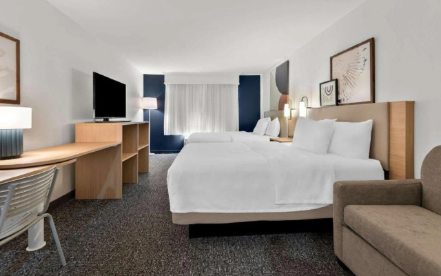 Spark by Hilton Tupelo