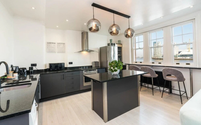 Stunning 3BD Riverside Flat Communal Roof Terrace