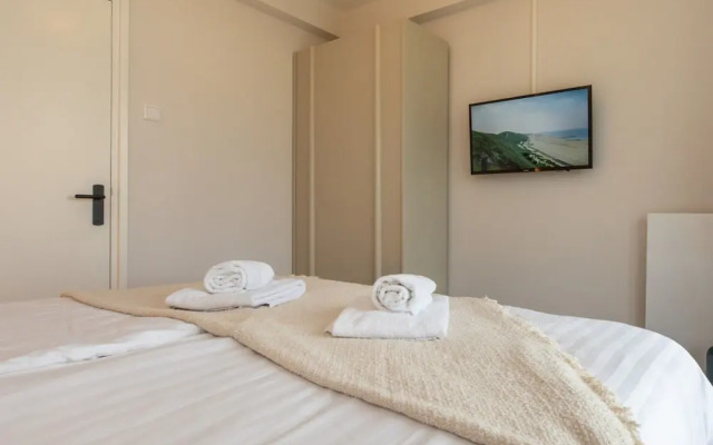 Lovely Seaside Apartment for Three