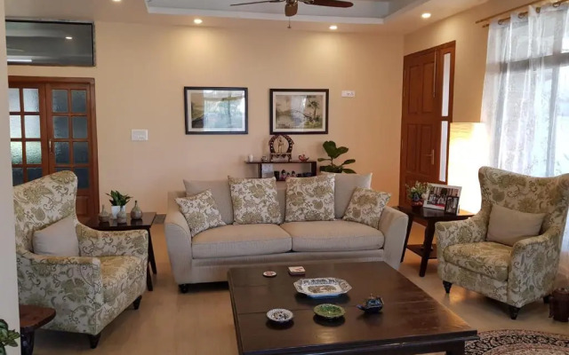 Shalom Farmhouse by the hillside