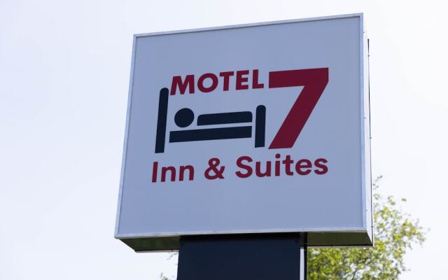 Motel 7 Inn & Suites