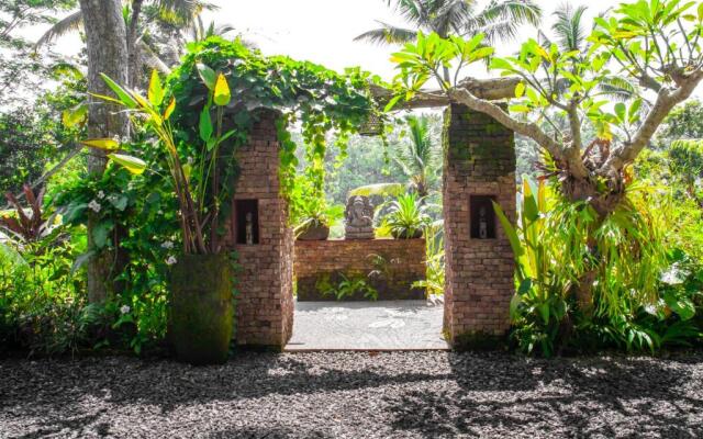 Villa Mahadevi Jungle Retreat Joglo 1