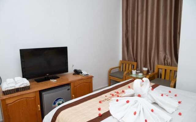 Phuong Dong Hotel Cau Giay -by BayLuxury