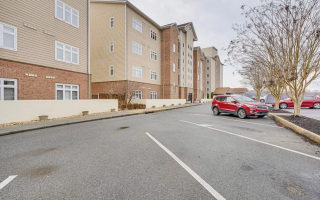 Smith Mountain Lake Condo w/ Pool Access