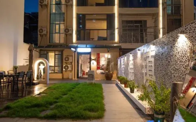 Jingdezhen Poplar Courtyard Homestay (Taoxichuan Cultural & Creative Block)
