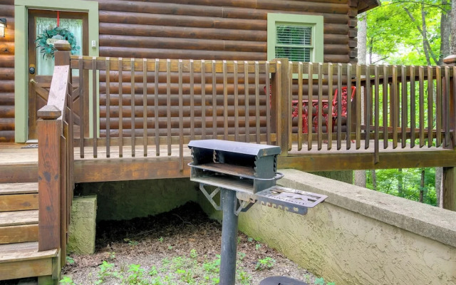 Sevierville Vacation Rental w/ Hot Tub & Grill