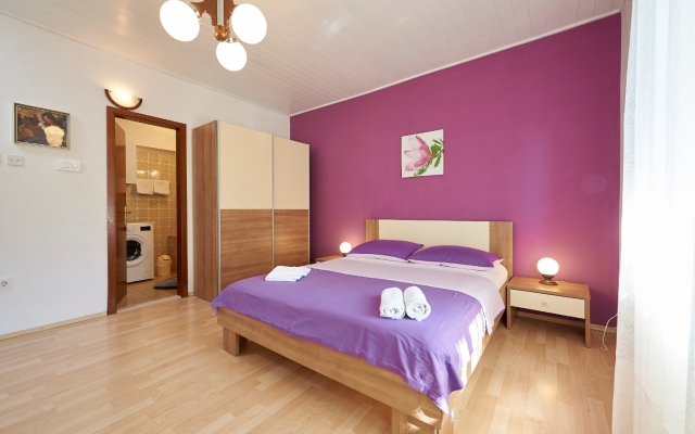 Apartment Ivo - with garden: A1 Trogir, Riviera Trogir