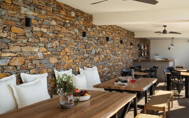 Chora Kythnos Suites