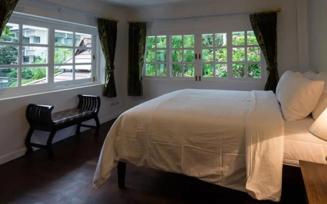 Chiangmai Singharat Road Villa