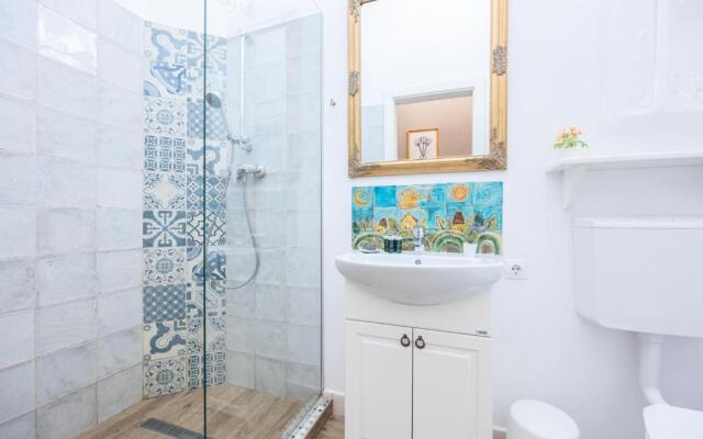 Victoria Apartment 1901