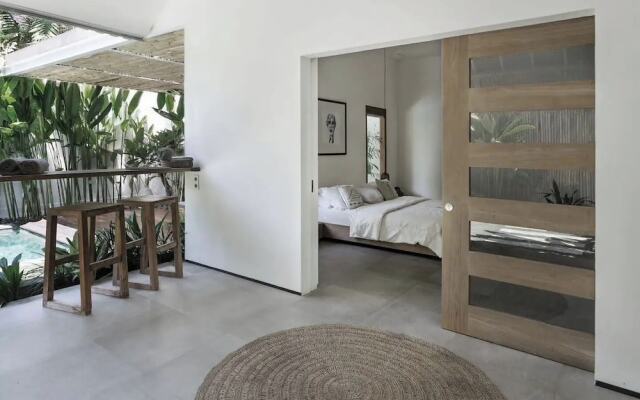 Villa Q - Contemporary Pool House