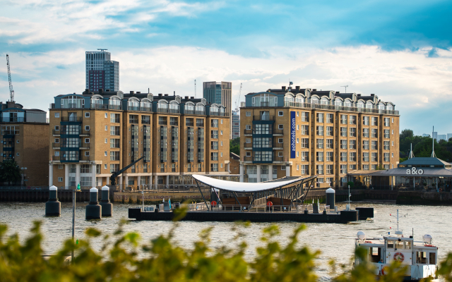 a&o London Docklands Riverside