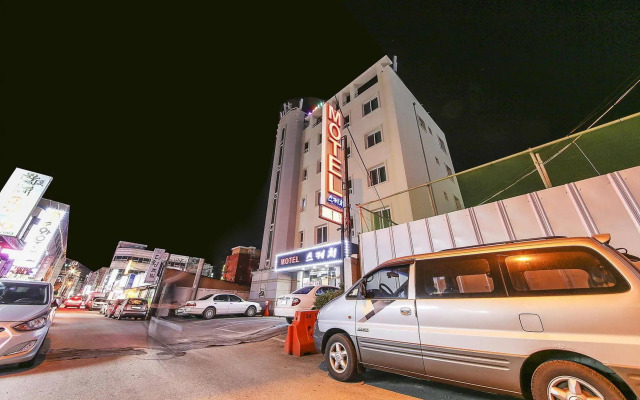 Sketch Motel