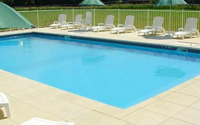 House With 4 Bedrooms in Saint-vincent-la-châtre, With Pool Access, Fu