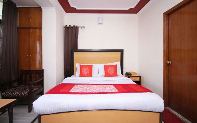 OYO Rooms 090 Mall Road Doon View