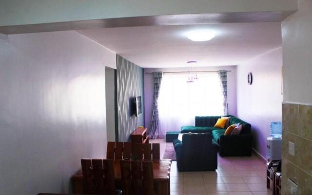 Lovely Emerald Green 3-Bedroom Apartment