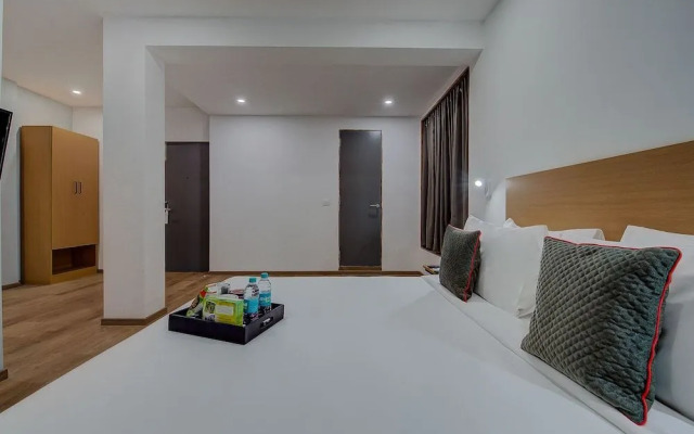 OYO Townhouse 71 Khar West Station