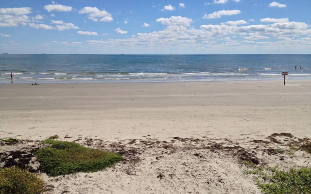 DoubleTree by Hilton Hotel Galveston Beach