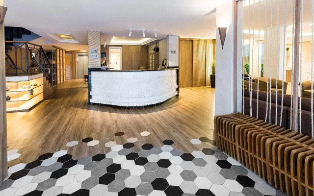H Hotel