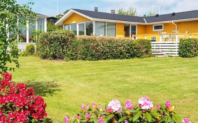 6 Person Holiday Home in Hejls