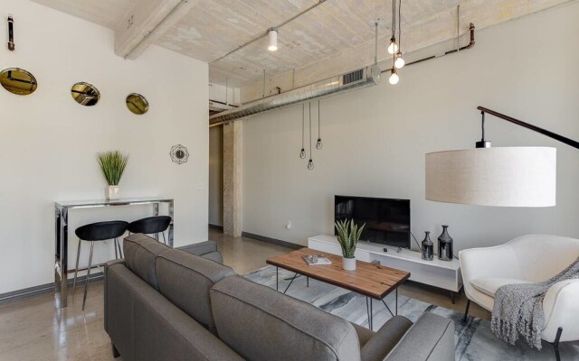 Brand New Stunning Unit Downtown