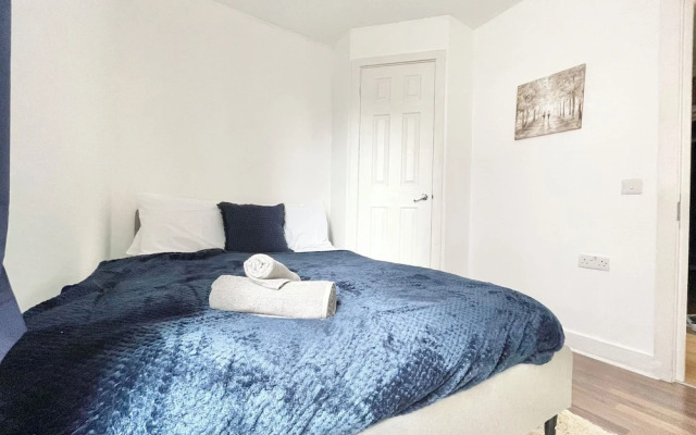 Chic 2-bed Apartment in Southampton With Parking